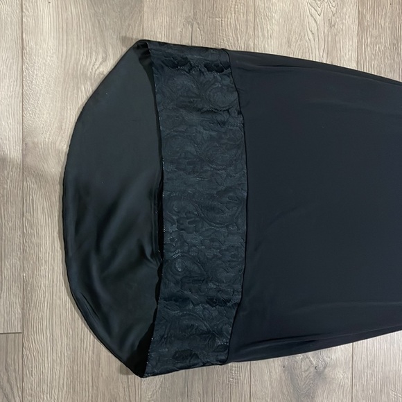 Ithica Dress with turquoise coloring at bottom hem and shoulder area, Size 8 - Picture 3 of 11